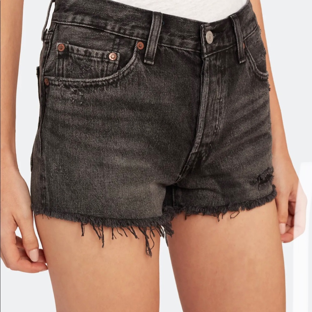 LEVI/Black Jean Shorts/ W25